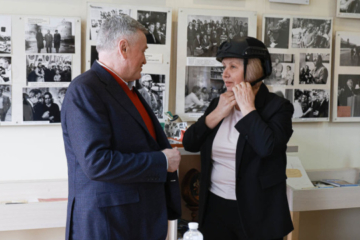 «Газети повинні залишитися і вижити, бо вони також є свідченням цього часу»: НСЖУ передала захисне спорядження одеським журналістам