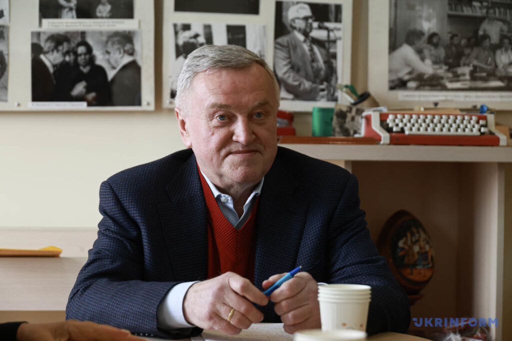 «Газети повинні залишитися і вижити, бо вони також є свідченням цього часу»: НСЖУ передала захисне спорядження одеським журналістам 19 «Газети повинні залишитися і вижити, бо вони також є свідченням цього часу»: НСЖУ передала захисне спорядження одеським журналістам 2