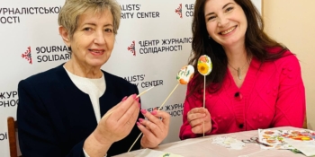 Арт-терапія й перезавантаження: прикарпатські  медійники створювали писанки