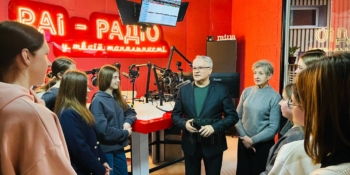Добрий старт для майбутніх медійників: слухачі Школи журналістики спробували себе в ролі ведучих