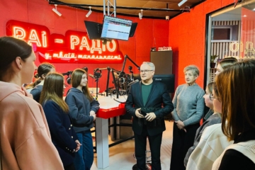 Добрий старт для майбутніх медійників: слухачі Школи журналістики спробували себе в ролі ведучих