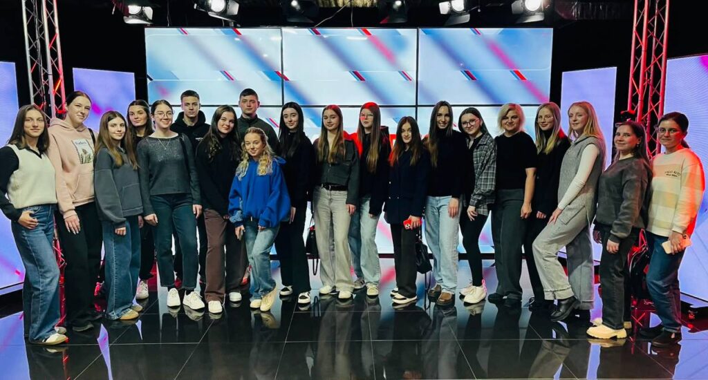 Добрий старт для майбутніх медійників: слухачі Школи журналістики спробували себе в ролі ведучих 3