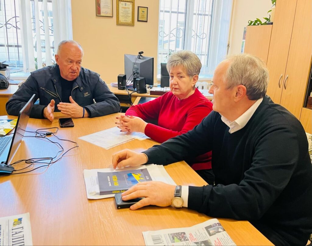 Головний редактор газети «Галичина» Василь Мороз: «Наша газета – мабуть, єдина у регіоні, де ще діє давній принцип співробітництва з читачами» 5