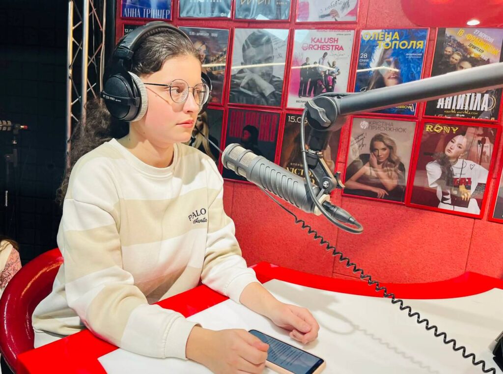 Добрий старт для майбутніх медійників: слухачі Школи журналістики спробували себе в ролі ведучих 2