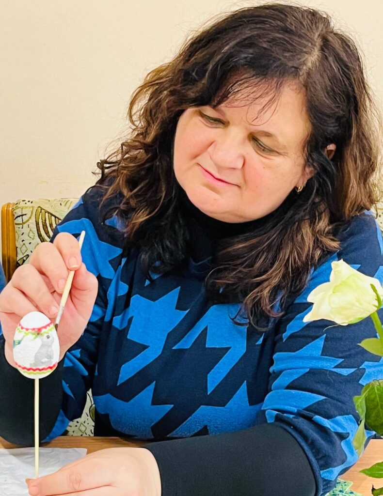 Арт-терапія й перезавантаження: прикарпатські  медійники створювали писанки 4