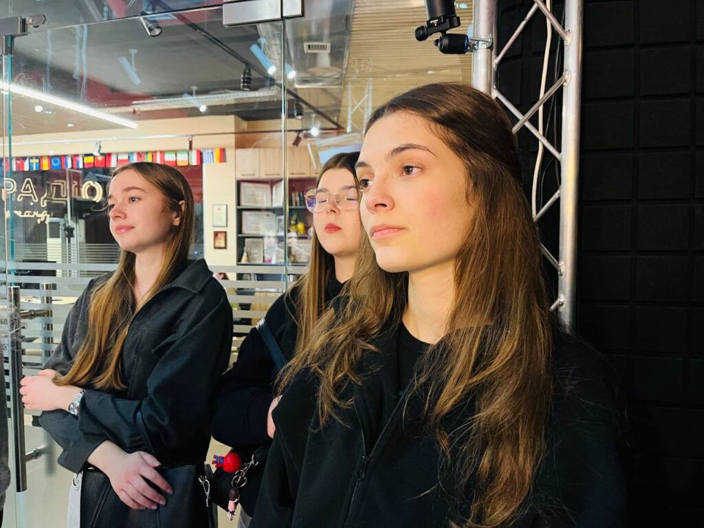 Добрий старт для майбутніх медійників: слухачі Школи журналістики спробували себе в ролі ведучих 5