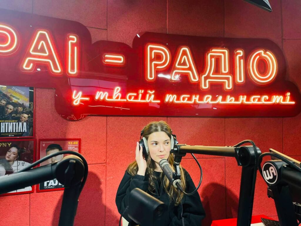 Добрий старт для майбутніх медійників: слухачі Школи журналістики спробували себе в ролі ведучих 8