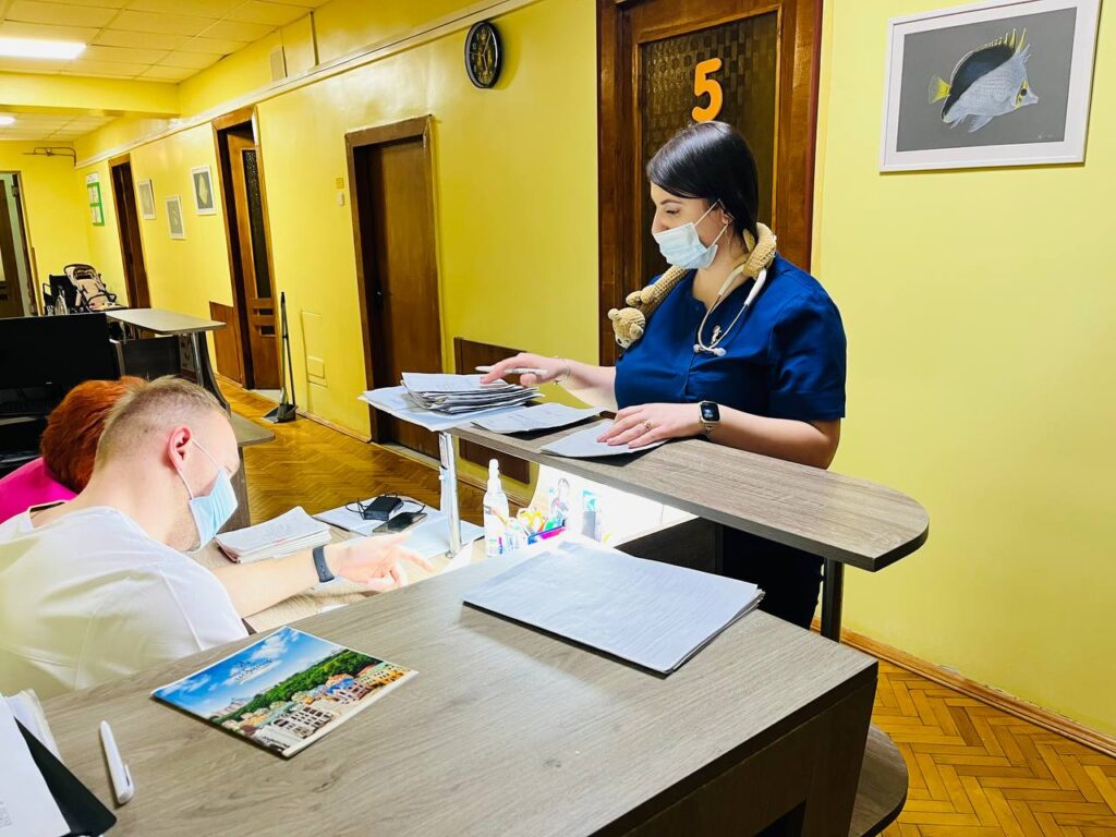 «Партнерство задля Перемоги»: за підтримки Івано-Франківського ЦЖС  чотирирічну дитину з України відправили на лікування в Італію
