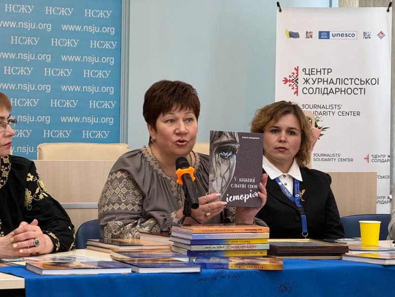 Волонтерство – це спосіб сказати «дякую» нашим захисникам: презентація книги «Волонтери» Ольги Фещенко 1