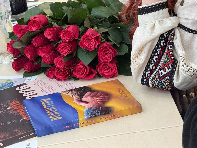 Волонтерство – це спосіб сказати «дякую» нашим захисникам: презентація книги «Волонтери» Ольги Фещенко 5