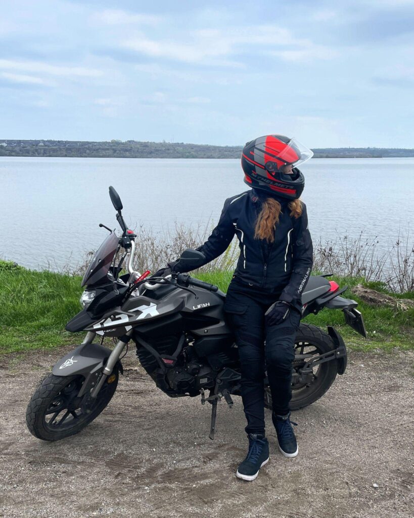 Зі Сходу до Заходу на мотоциклі: незвичне хобі телеоператорки із Запоріжжя 2