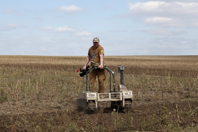 «Борис Джонсон попросився на передову». За лаштунками одного відрядження, або як пресофіцери 65-ої бригади організовували візит найвідомішого журналіста світу 13