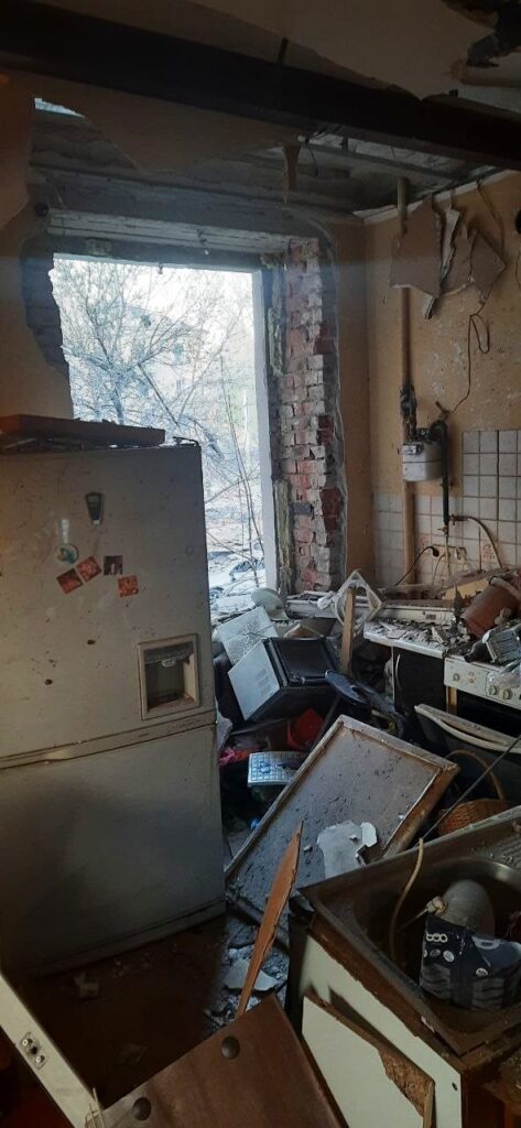 У Дніпрі внаслідок масованої атаки постраждало житло журналіста Владислава Малька 3