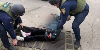 У Нікополі під час обстрілу важко поранено доньку члена НСЖУ