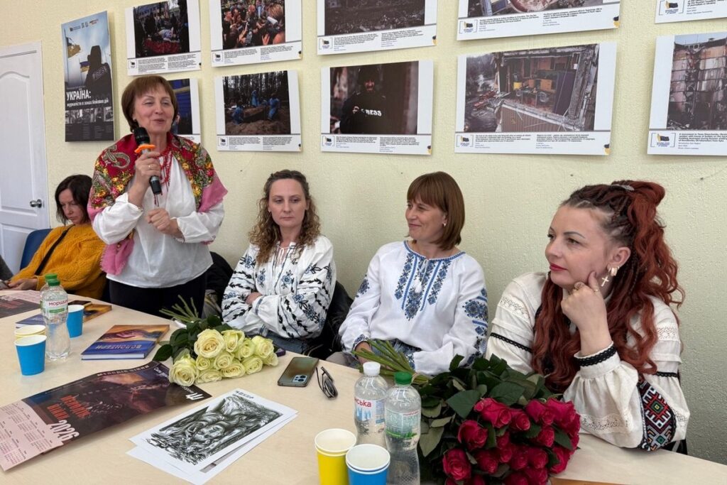 «Маленькими кроками робимо великі справи»: у Києві відбулася презентація книги Ольги Фещенко «Волонтери» 4