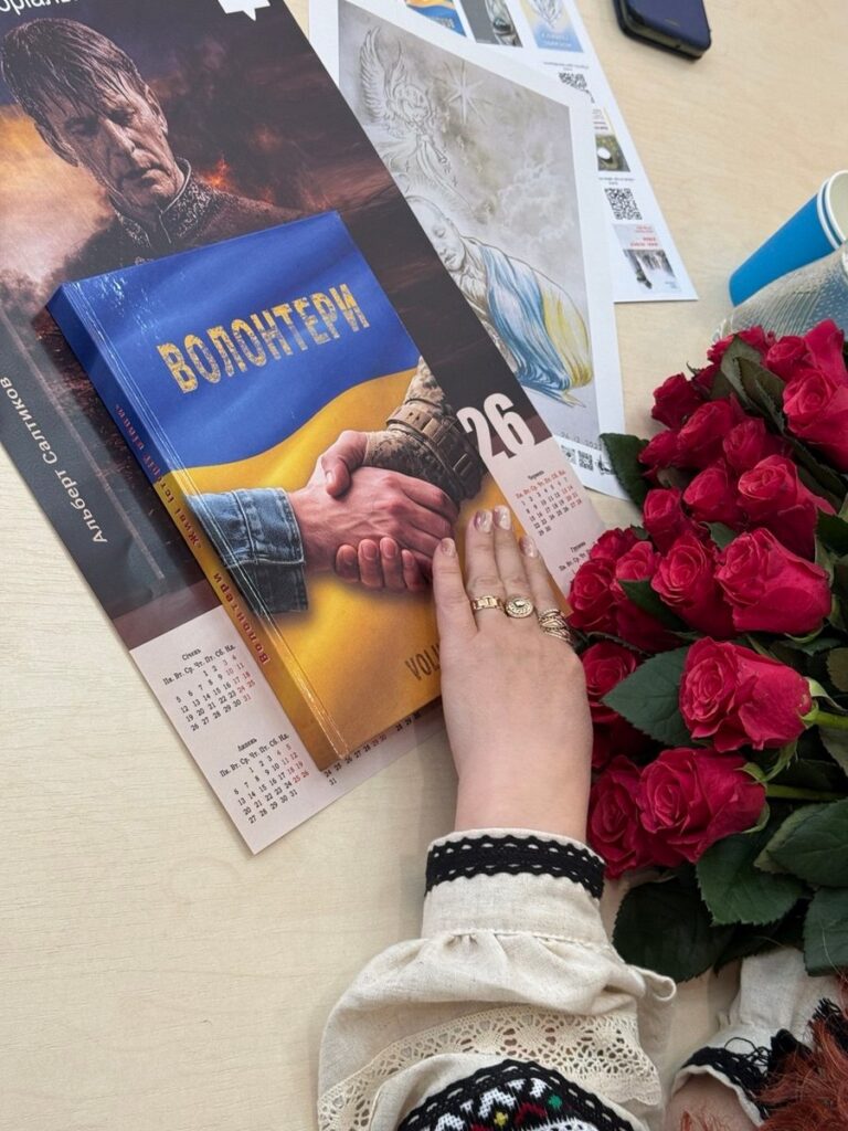 «Маленькими кроками робимо великі справи»: у Києві відбулася презентація книги Ольги Фещенко «Волонтери» 1