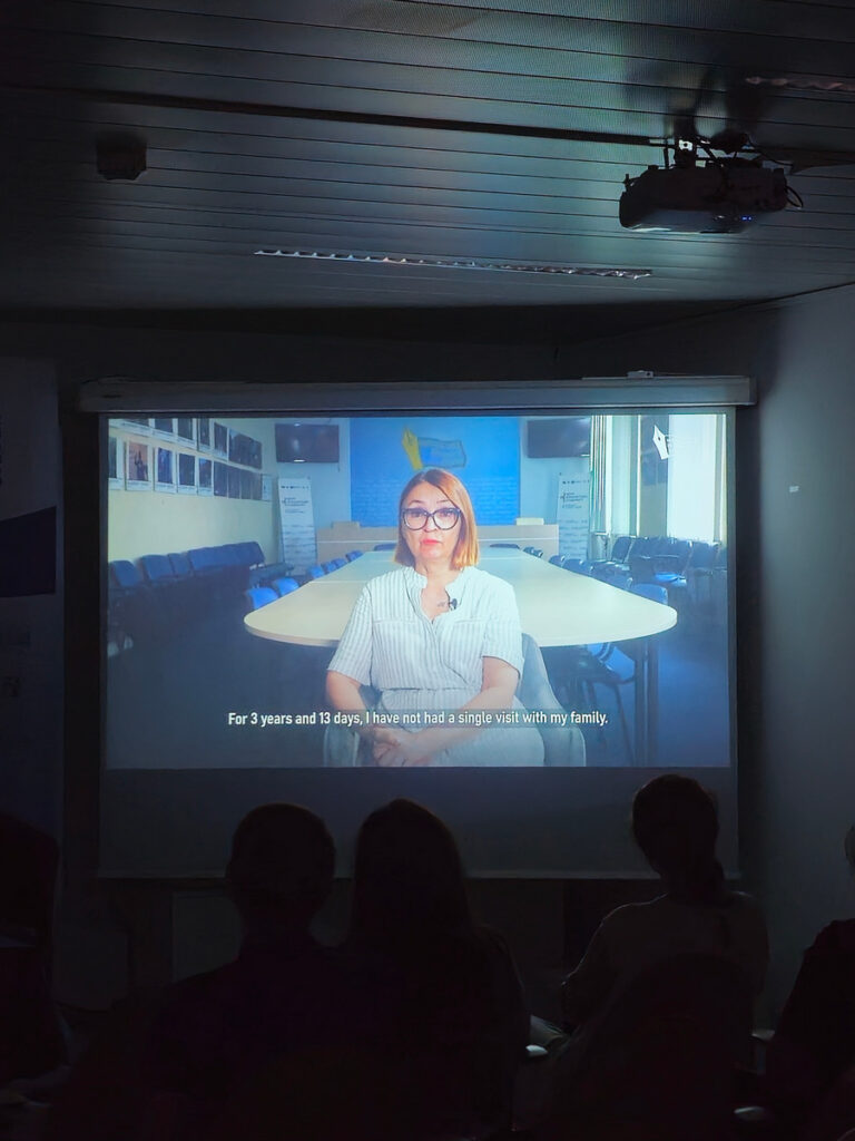 У Брюсселі презентували документальний фільм «Free The Voices» про полонених українських журналістів 20 У Брюсселі презентували документальний фільм «Free The Voices» про полонених українських журналістів 3