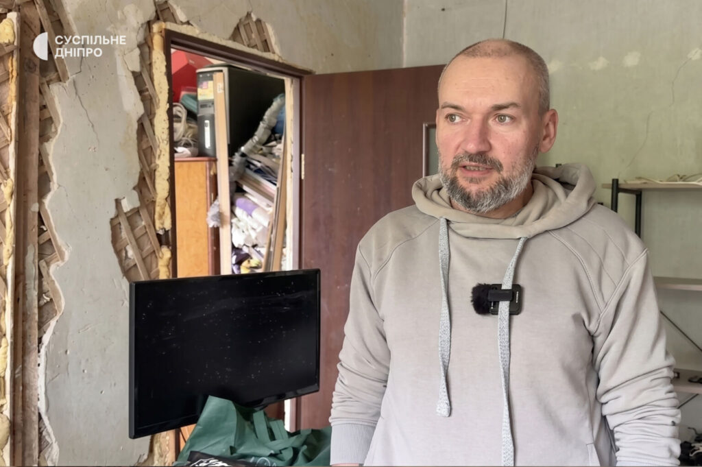 Під час масованої російської атаки Дніпра пошкоджено квартиру оператора Суспільного