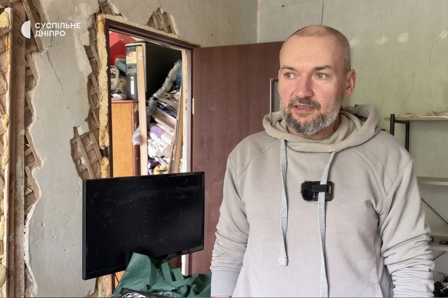 Під час масованої російської атаки Дніпра пошкоджено квартиру оператора Суспільного 17 Під час масованої російської атаки Дніпра пошкоджено квартиру оператора Суспільного