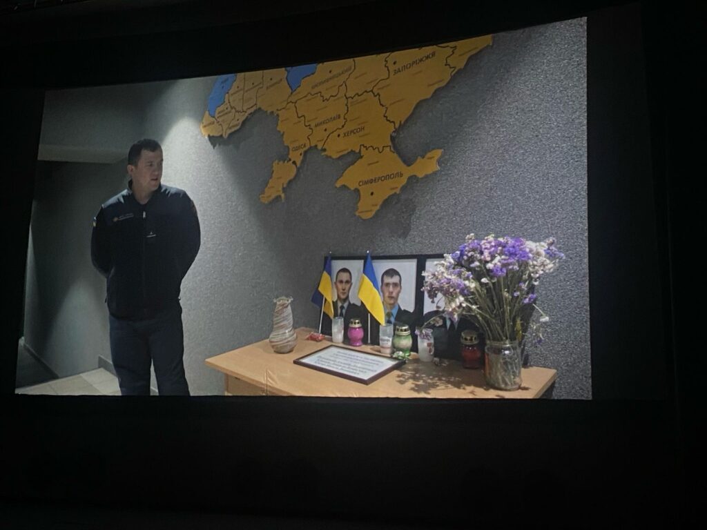 «На звук сирен»: фільм про тих, хто першим іде в епіцентр атак 18 «На звук сирен»: фільм про тих, хто першим іде в епіцентр атак 1