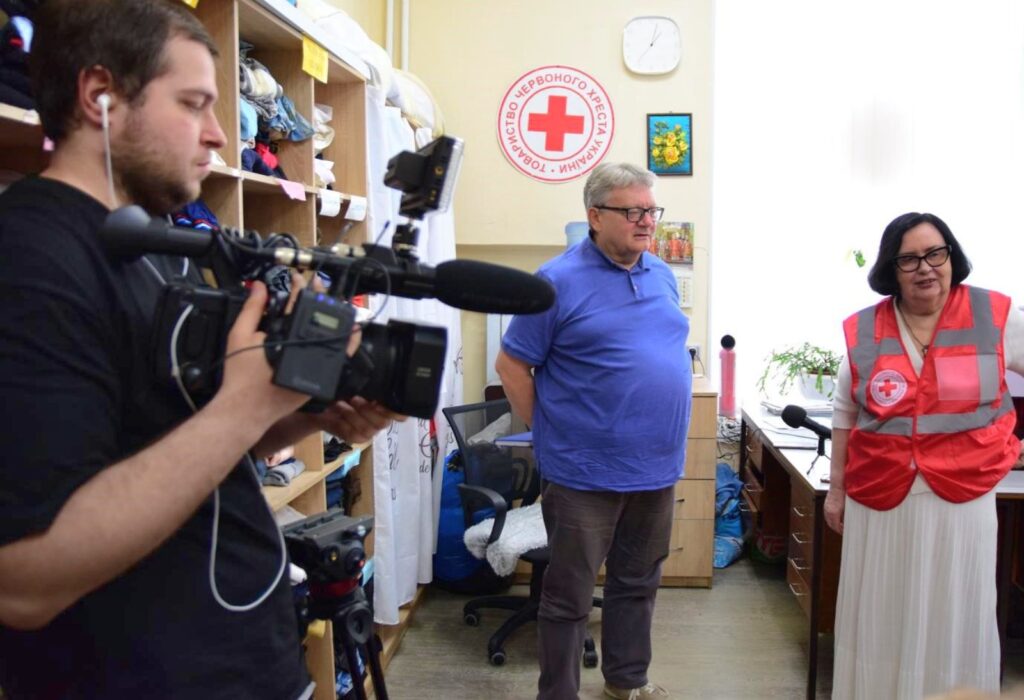 Спочатку подбати про власну безпеку, а потім про потерпілого – головне правило першої домедичної допомоги: тренінг для медійників