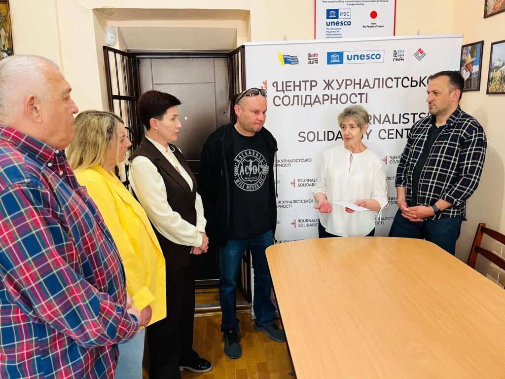 Івано-Франківський Центр журналістської солідарності: триває благодійна акція  «Рука підтримки»