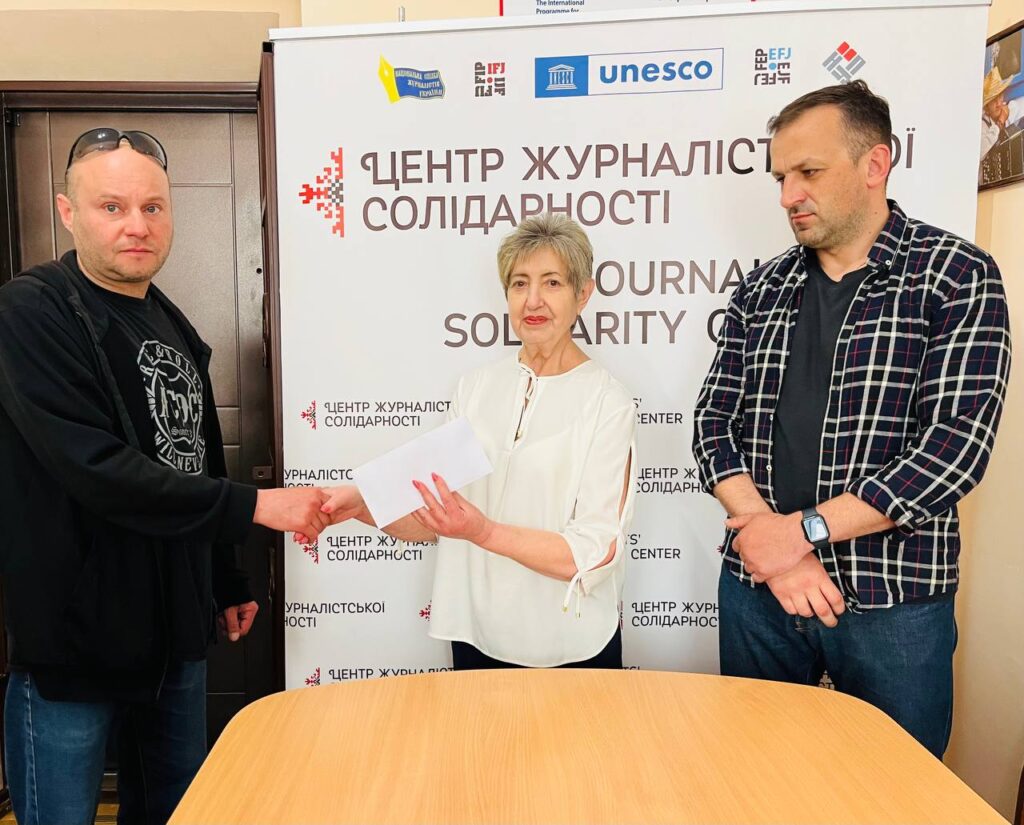 Івано-Франківський Центр журналістської солідарності: триває благодійна акція  «Рука підтримки» 1