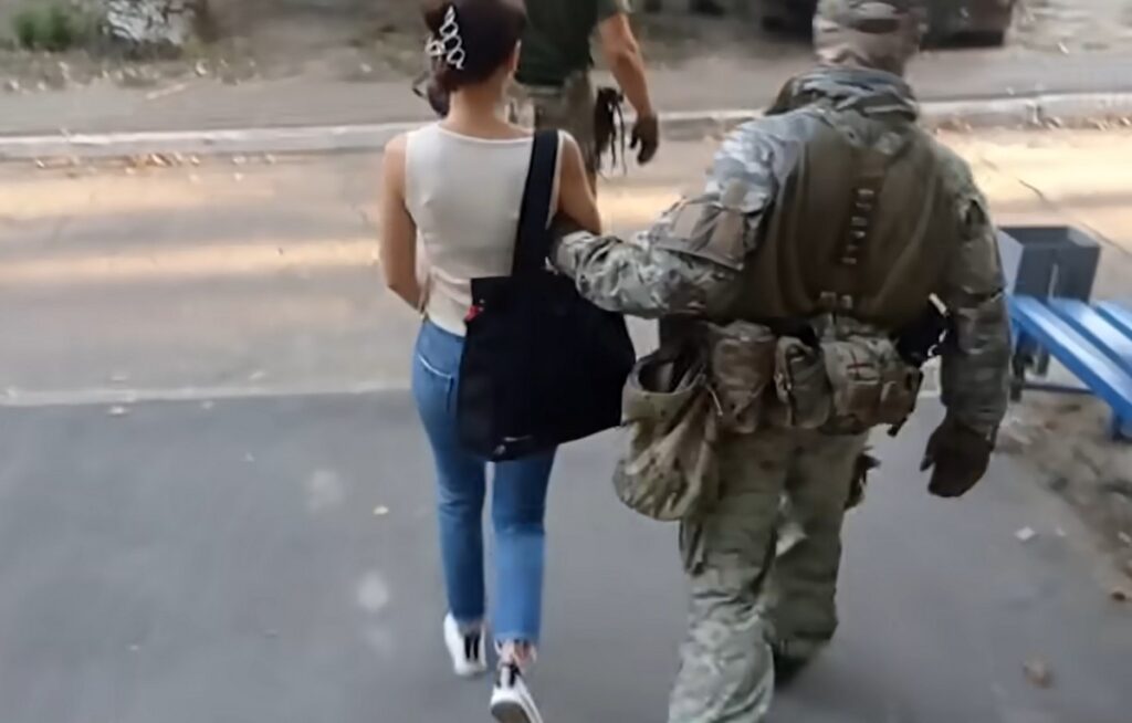 Тиша, в якій вона (не)зникла. Попри намагання Росії приховати викрадення журналістки Анастасії Глуховської, про неї знає весь світ 2