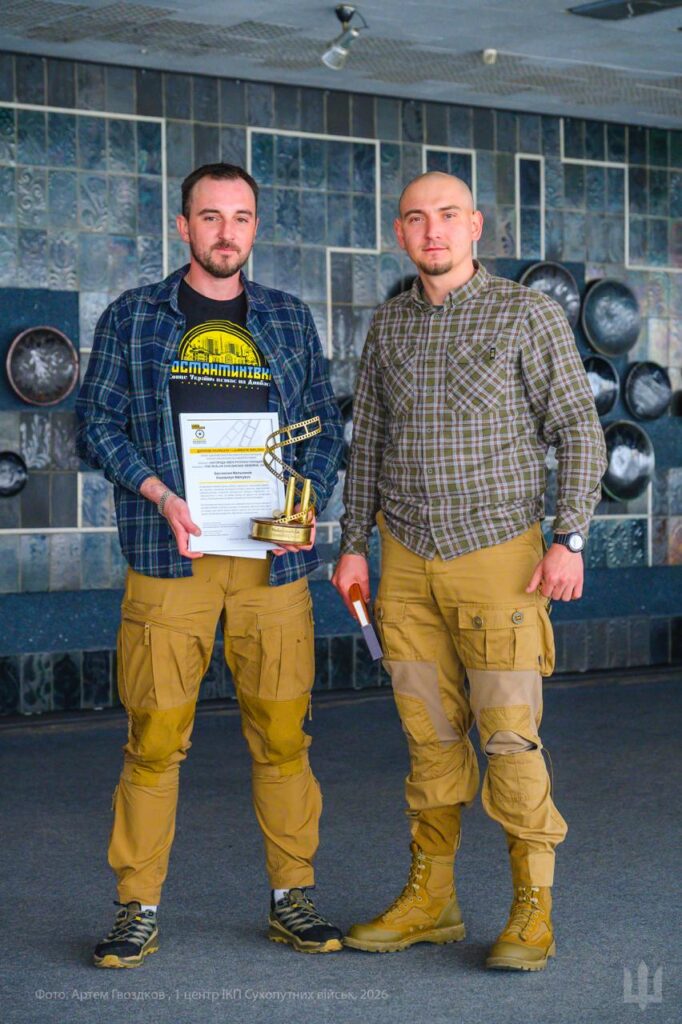 «Після перегляду наших відео противник здається в полон», – керівник пресслужби 24-ої бригади Іван Петричак про роботу медіа на війні 20 «Після перегляду наших відео противник здається в полон», – керівник пресслужби 24-ої бригади Іван Петричак про роботу медіа на війні 3