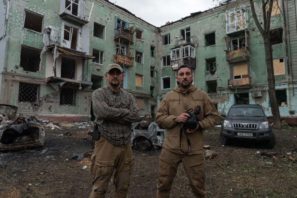 «Після перегляду наших відео противник здається в полон», – керівник пресслужби 24-ої бригади Іван Петричак про роботу медіа на війні 29 «Після перегляду наших відео противник здається в полон», – керівник пресслужби 24-ої бригади Іван Петричак про роботу медіа на війні 12