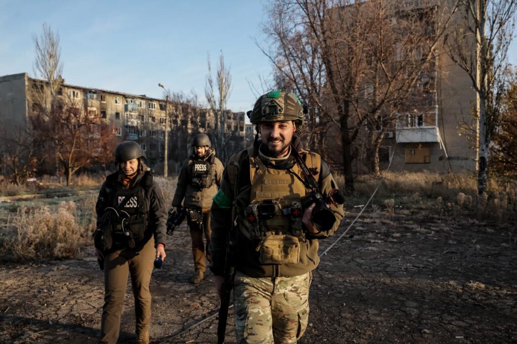 «Після перегляду наших відео противник здається в полон», – керівник пресслужби 24-ої бригади Іван Петричак про роботу медіа на війні 31 «Після перегляду наших відео противник здається в полон», – керівник пресслужби 24-ої бригади Іван Петричак про роботу медіа на війні 14