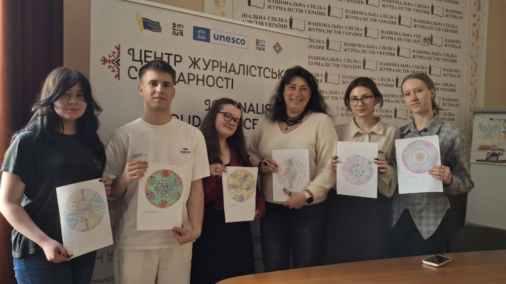 За допомогою арт-терапії долали вигорання журналісти у Львівському ЦЖС 1