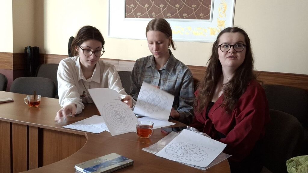 За допомогою арт-терапії долали вигорання журналісти у Львівському ЦЖС 2