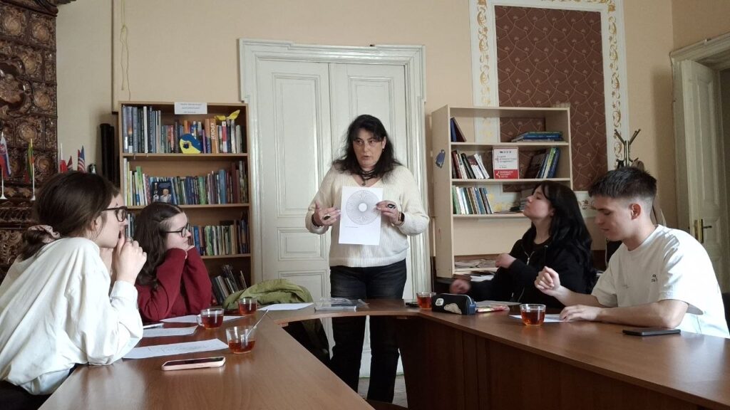 За допомогою арт-терапії долали вигорання журналісти у Львівському ЦЖС 3
