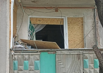 Ушосте вибухом вибило вікна в помешканні журналіста з Краматорська Андрія Гриня