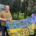 «Журналістське щастя»: як британські волонтери й український священник допомогли редактору «Ворскли» довезти газету читачам