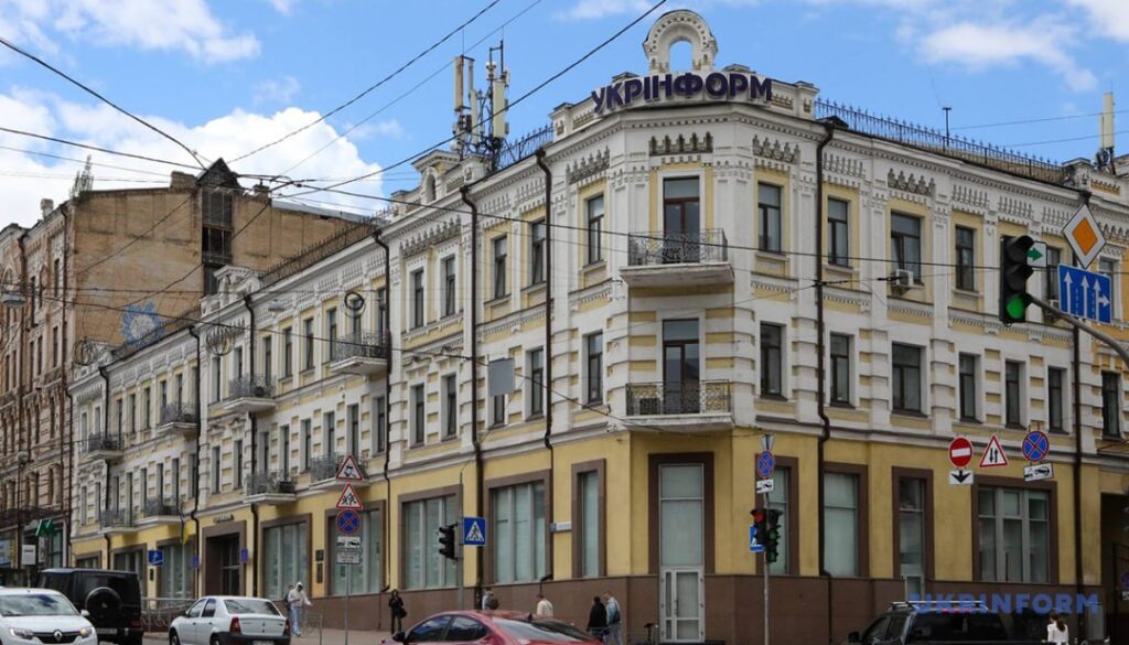 Суд захистив вивіску Укрінформу від демонтажу: КМДА програла справу 2