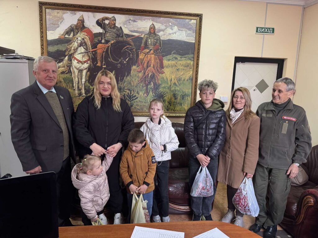 НСЖУ та Українська федерація банків продовольства передали гуманітарну допомогу родинам медійників у шести областях 27 НСЖУ та Українська федерація банків продовольства передали гуманітарну допомогу родинам медійників у шести областях 10