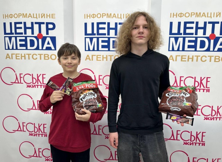 В Одесі журналістські родини отримали солодкі набори для дітей 4