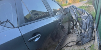 Машина миттєво спалахнула: ворожий дрон влучив у автівку журналістки