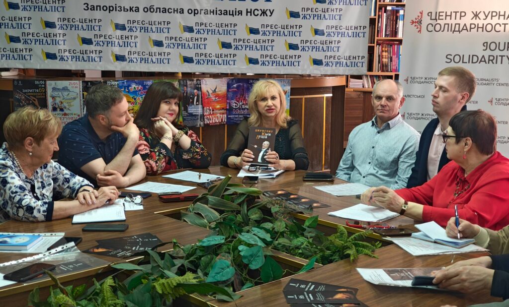 У Запоріжжі,  за 25 кілометрів від лінії фронту, творить єдина прифронтова філармонія України: зустріч з медійниками