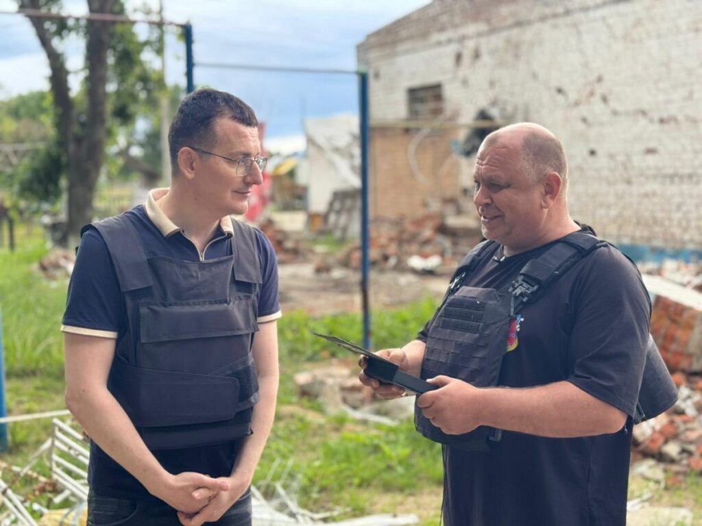 «Газета доїхала до Брюсселя – медаль повернулася на фронт»: голова НСЖУ вручив відзнаку МФЖ редактору з прикордоння 8
