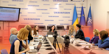 Люди 60+ залишаються недостатньо представленими в українських медіа, — дослідження