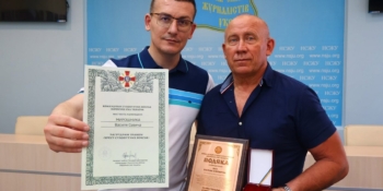 Голова НСЖУ Сергій Томіленко вручив редактору прифронтової газети «Хрест Сухопутних військ» 21 Голова НСЖУ Сергій Томіленко вручив редактору прифронтової газети «Хрест Сухопутних військ»