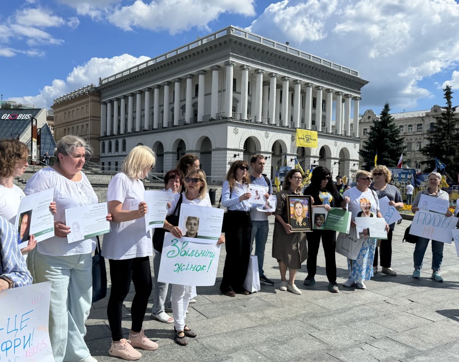 Україною пройшла хвиля акцій на підтримку цивільних жінок у російському полоні 18 Україною пройшла хвиля акцій на підтримку цивільних жінок у російському полоні 1