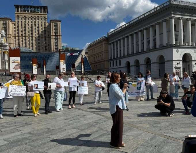 Україною пройшла хвиля акцій на підтримку цивільних жінок у російському полоні 21 Україною пройшла хвиля акцій на підтримку цивільних жінок у російському полоні 4