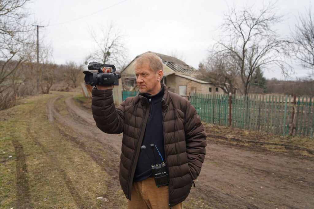 Владислав Єсипенко: "Життя під КАБами та мінами: як працюють прифронтові редакції" 3