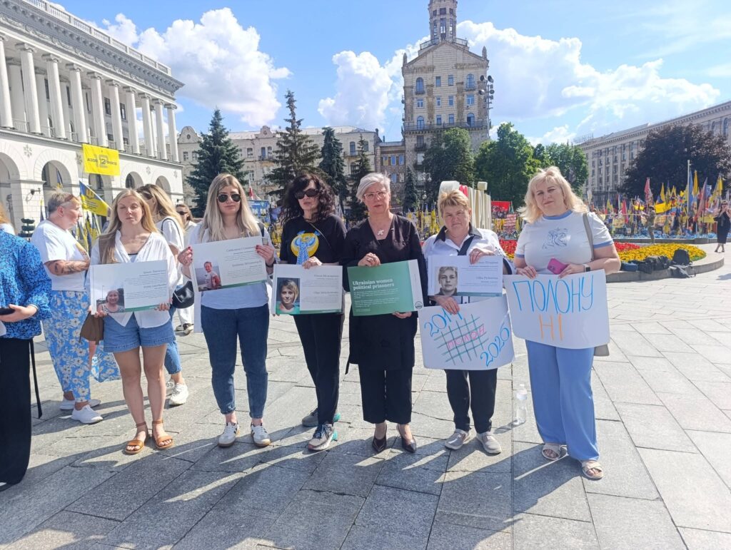 Україною пройшла хвиля акцій на підтримку цивільних жінок у російському полоні 23 Україною пройшла хвиля акцій на підтримку цивільних жінок у російському полоні 6