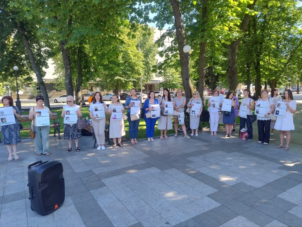 Україною пройшла хвиля акцій на підтримку цивільних жінок у російському полоні 25 Україною пройшла хвиля акцій на підтримку цивільних жінок у російському полоні 8
