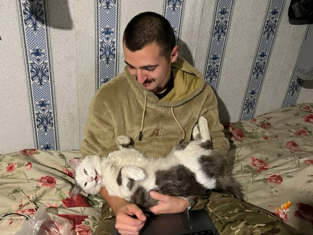 «Він показував справжню війну»: історія документаліста та морського піхотинця Костянтина «Крапки» Гузенка 7